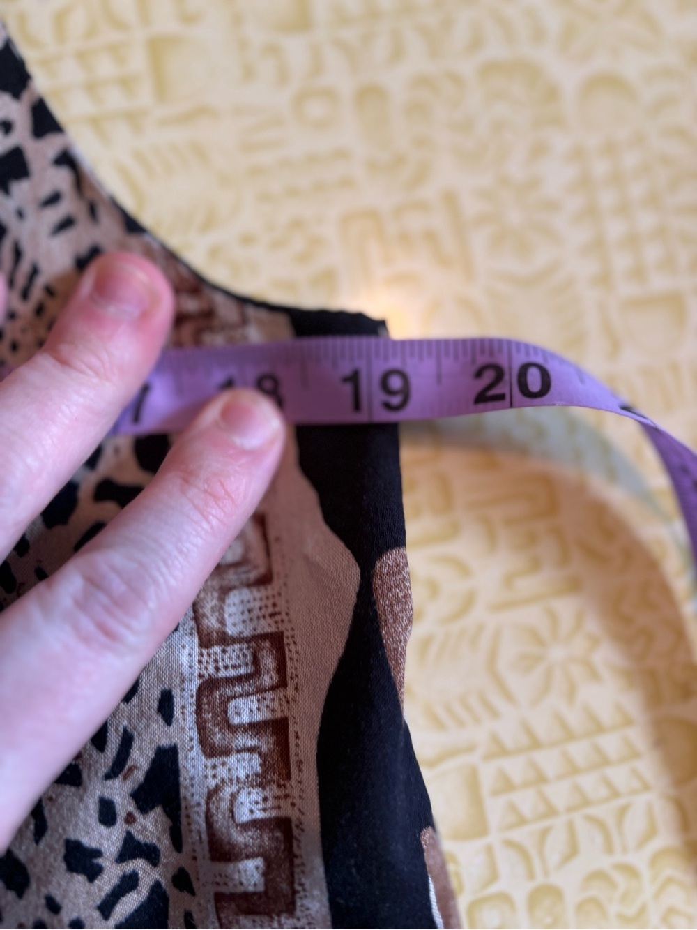 Vintage Black & Beige Patterned Vest - Picture 6 of 7